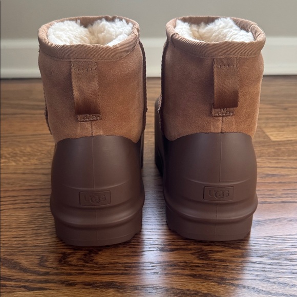 UGG Classic Mini Pumped Molded Boots Gender-inclusive. US men 6/women 7 - Picture 6 of 8